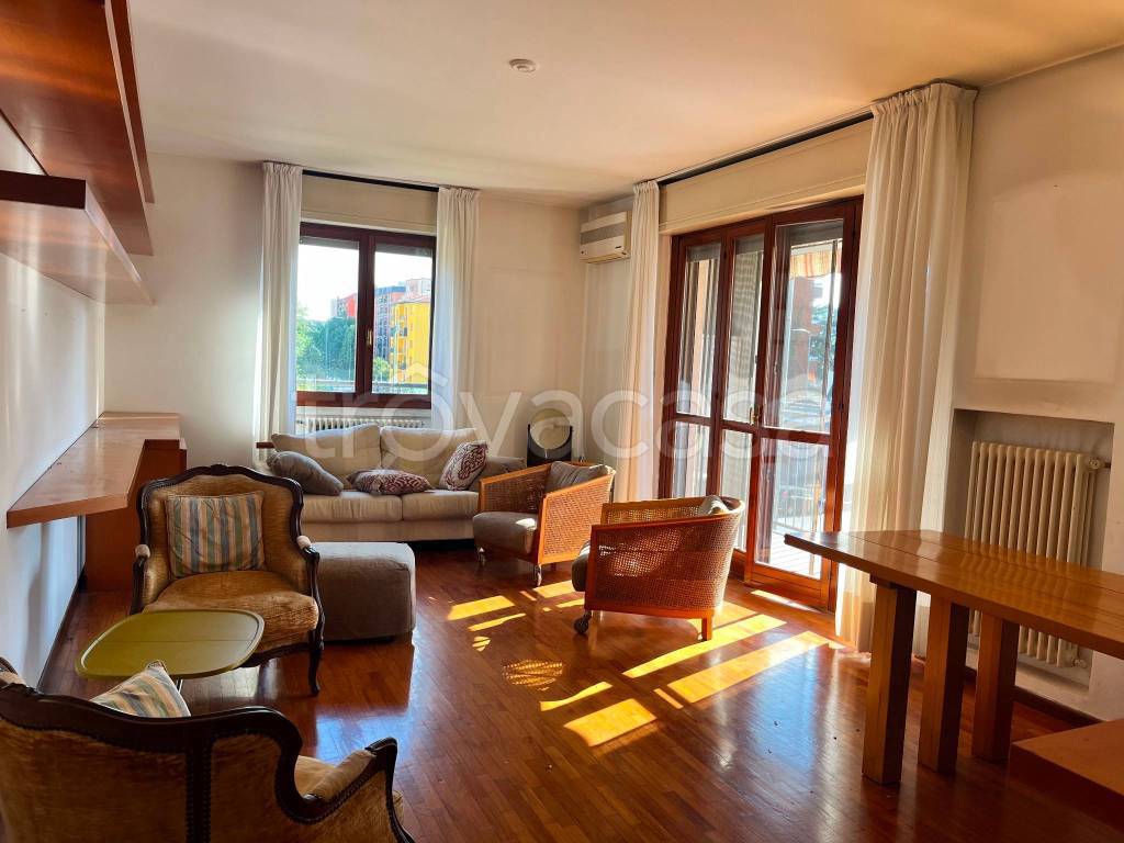 appartamento in affitto a Milano in zona Famagosta