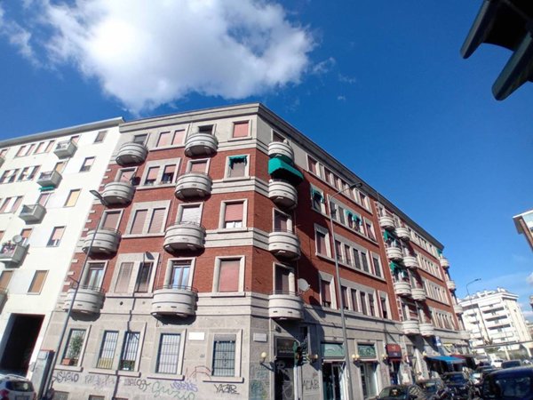 negozio in affitto a Milano in zona Famagosta