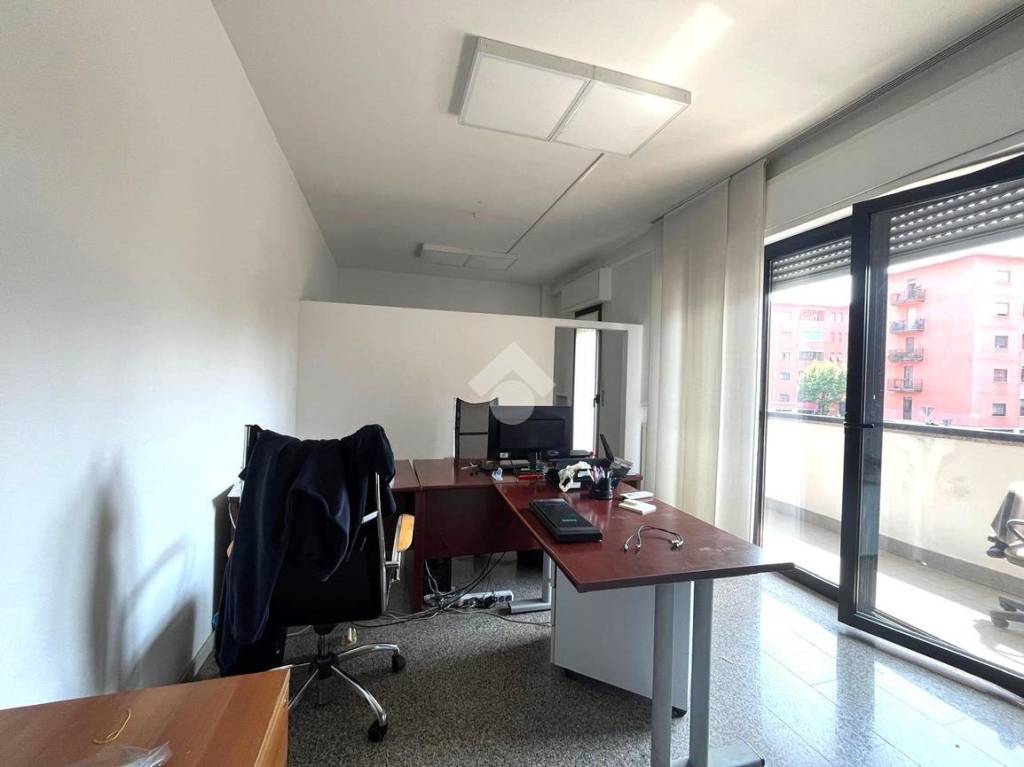 ufficio in affitto a Milano in zona Famagosta