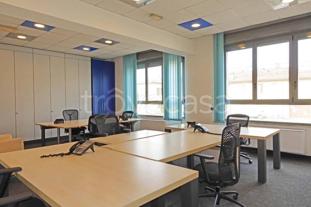 ufficio in affitto a Milano in zona Barona