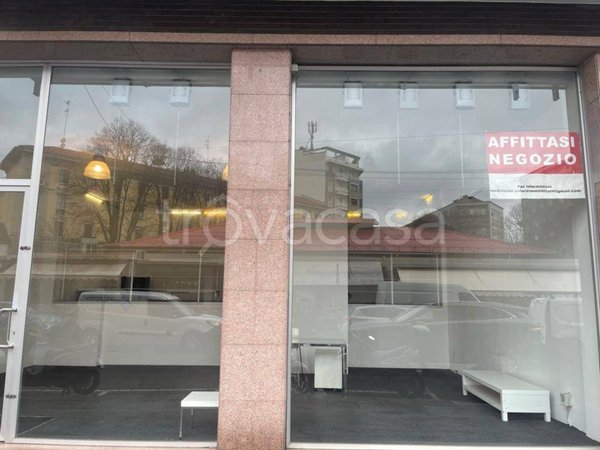 negozio in affitto a Milano