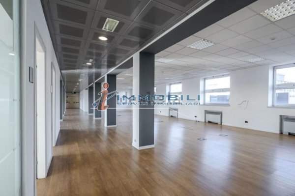 ufficio in affitto a Milano in zona Gallaratese