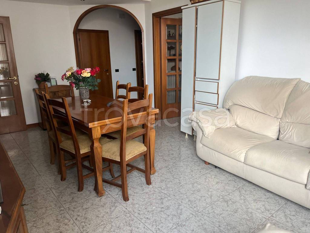 appartamento in affitto a Milano in zona Feltre