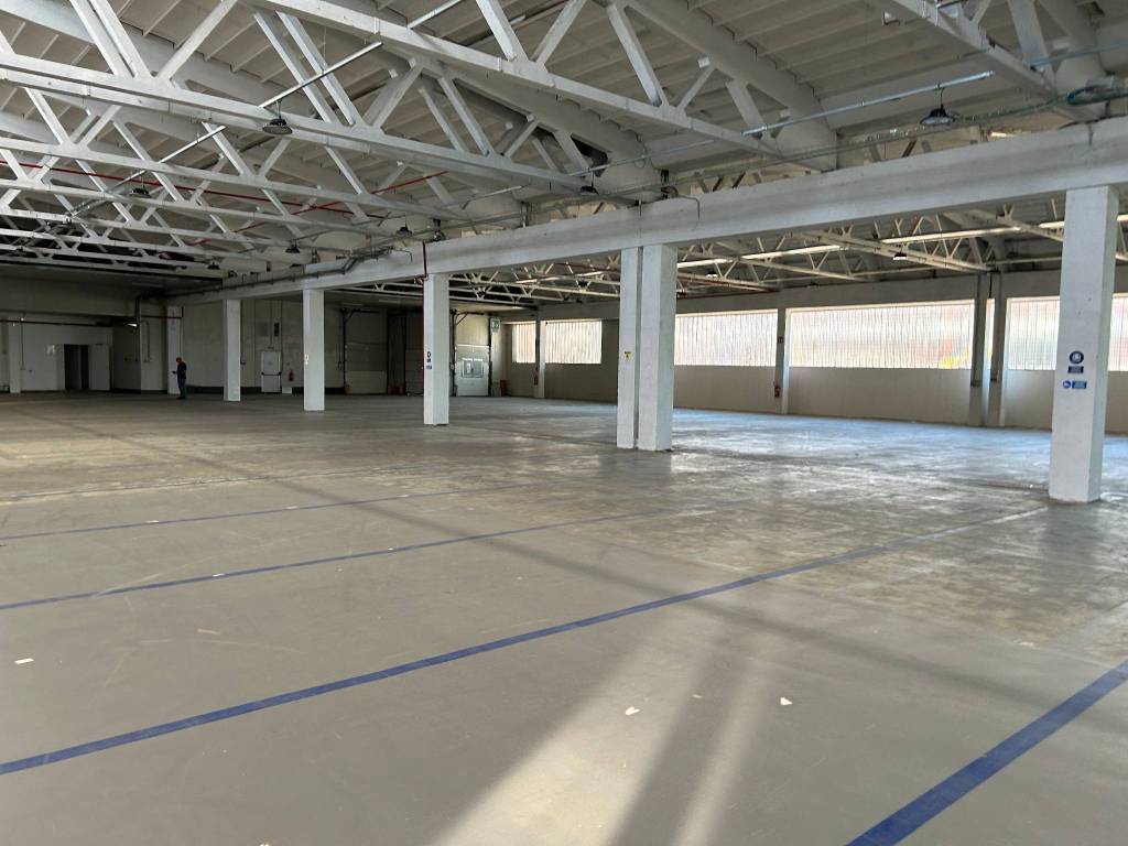 locale commerciale in affitto a Milano in zona Forlanini