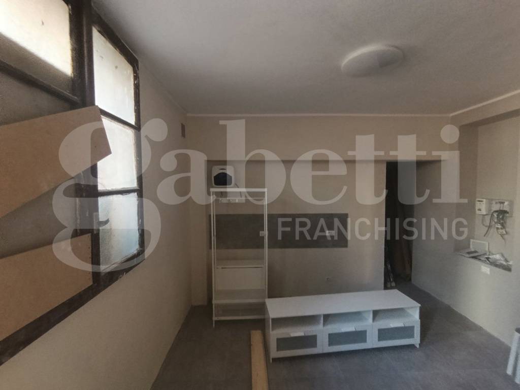 negozio in affitto a Milano in zona Garegnano