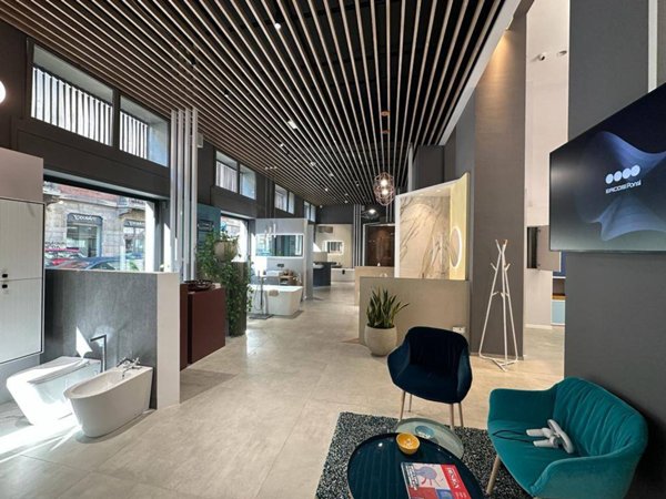 negozio in affitto a Milano in zona Centro Direzionale