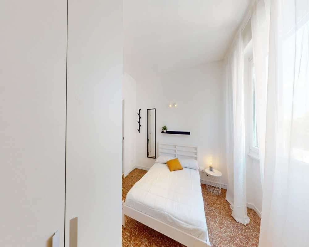 negozio in affitto a Milano in zona Lorenteggio