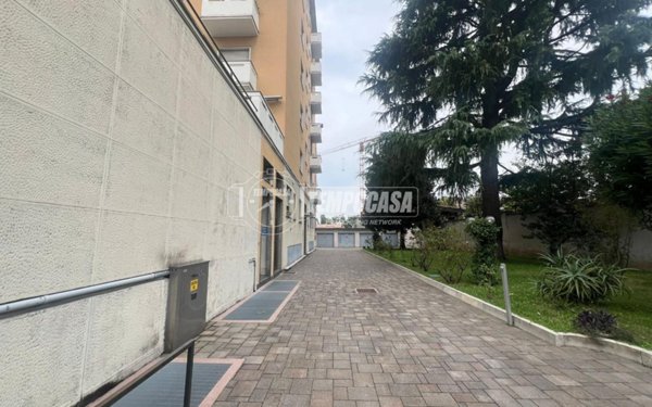 negozio in affitto a Milano in zona Dergano
