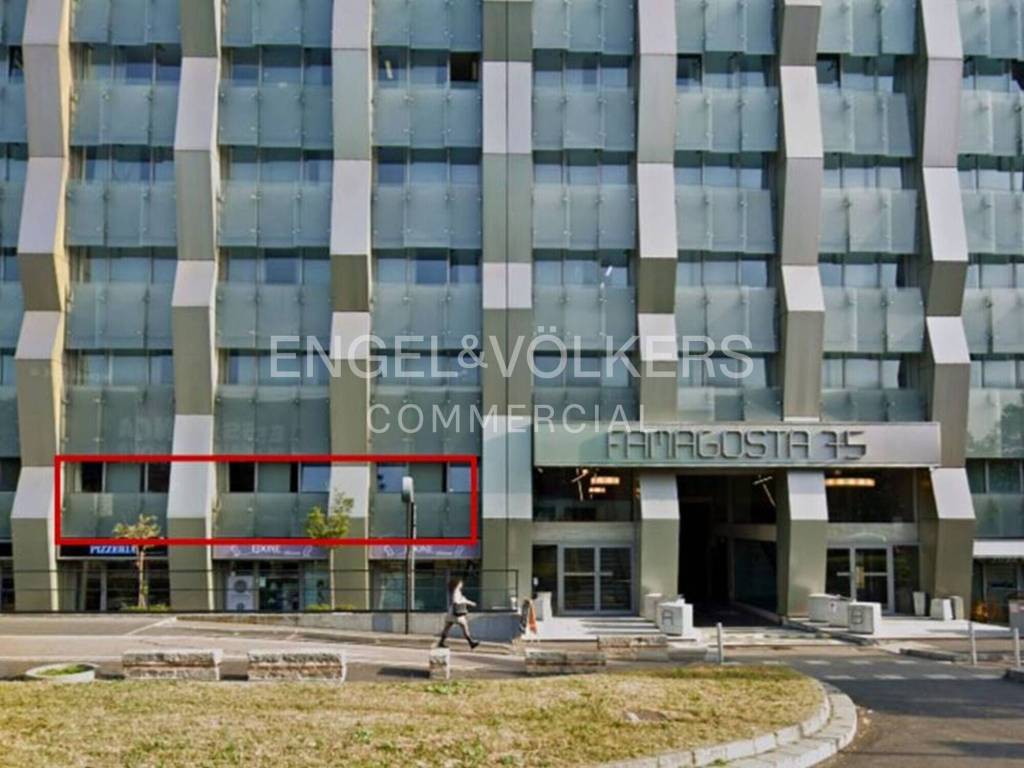 negozio in affitto a Milano in zona Famagosta
