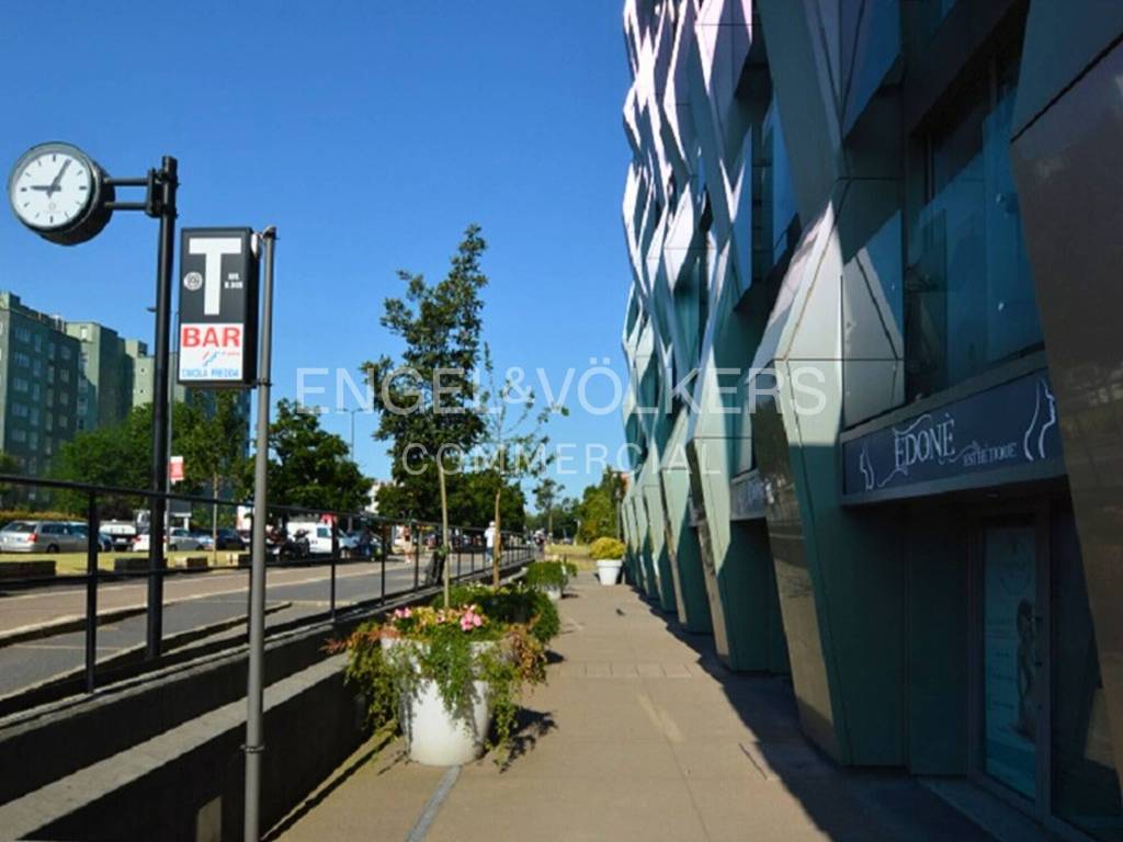 negozio in affitto a Milano in zona Famagosta