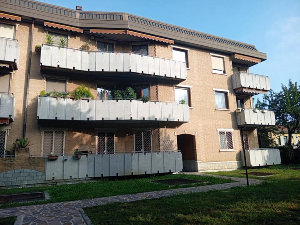 appartamento in affitto a Milano in zona Baggio