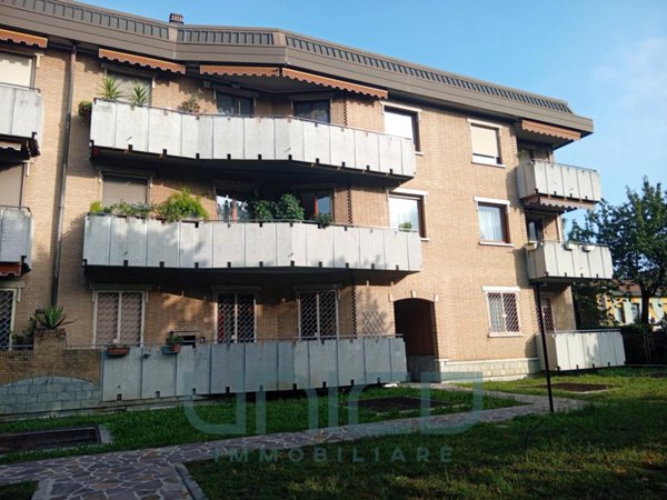 appartamento in affitto a Milano in zona Baggio