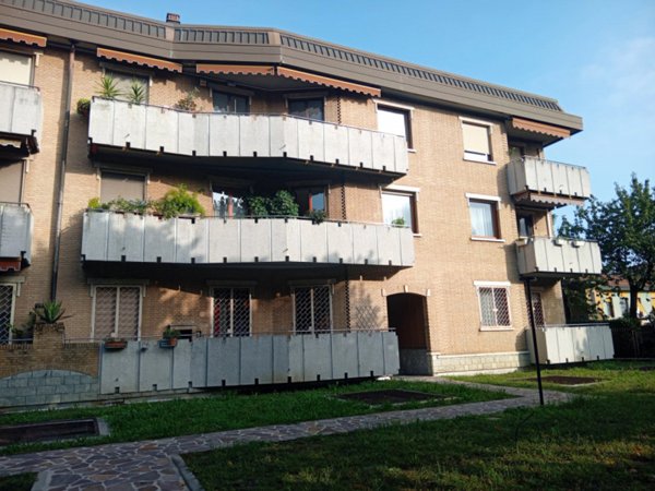 appartamento in affitto a Milano in zona Baggio