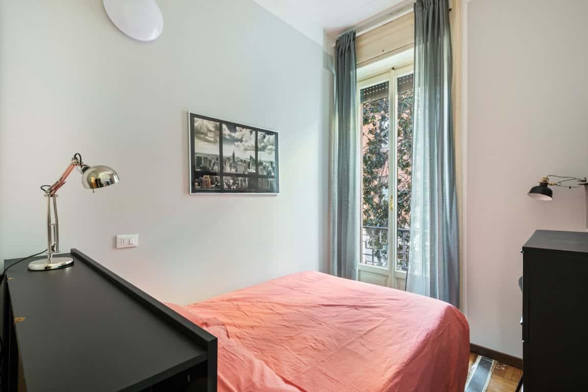 negozio in affitto a Milano in zona Guastalla