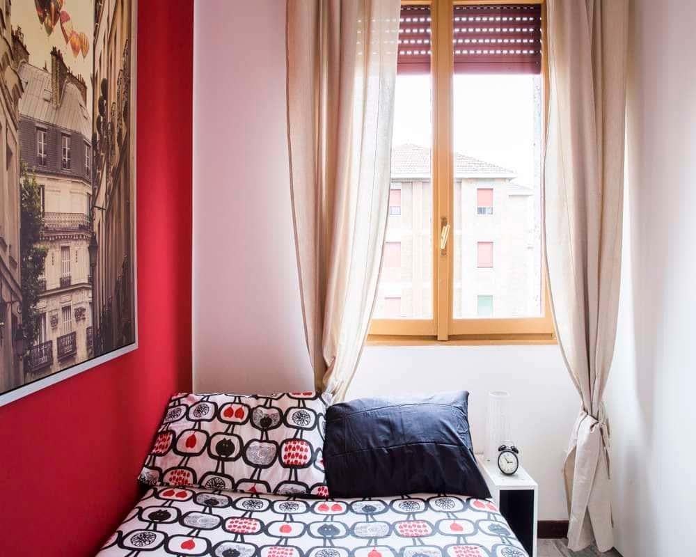 negozio in affitto a Milano in zona Lorenteggio