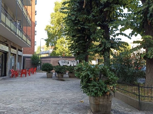 negozio in affitto a Milano