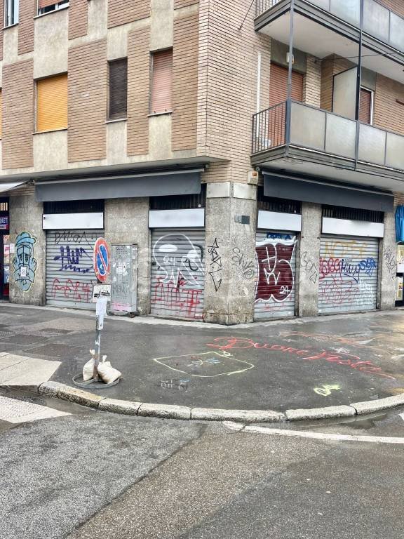 negozio in affitto a Milano in zona Piazzale Lodi