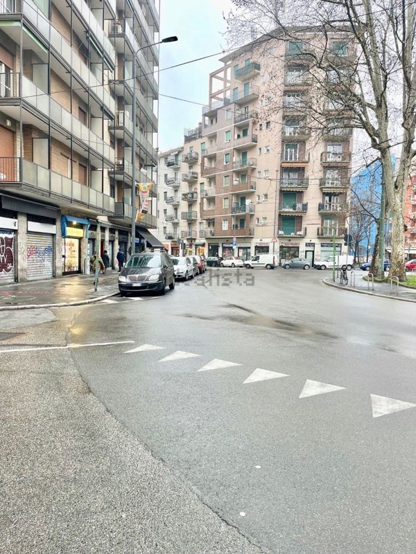 negozio in affitto a Milano in zona Piazzale Lodi