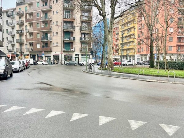 negozio in affitto a Milano in zona Piazzale Lodi