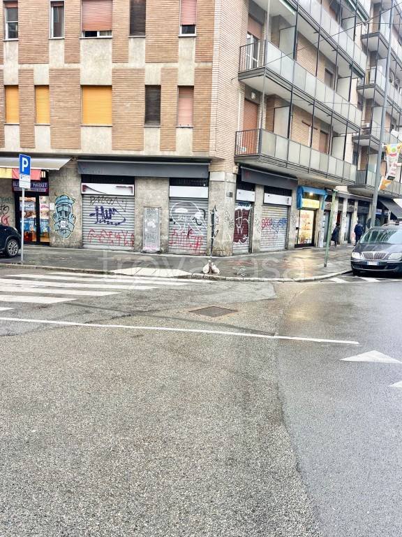 negozio in affitto a Milano in zona Piazzale Lodi