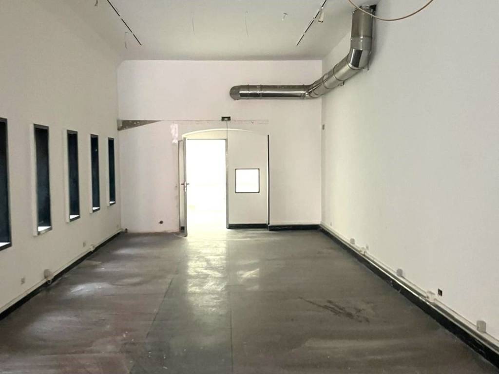 negozio in affitto a Milano in zona Centro Direzionale
