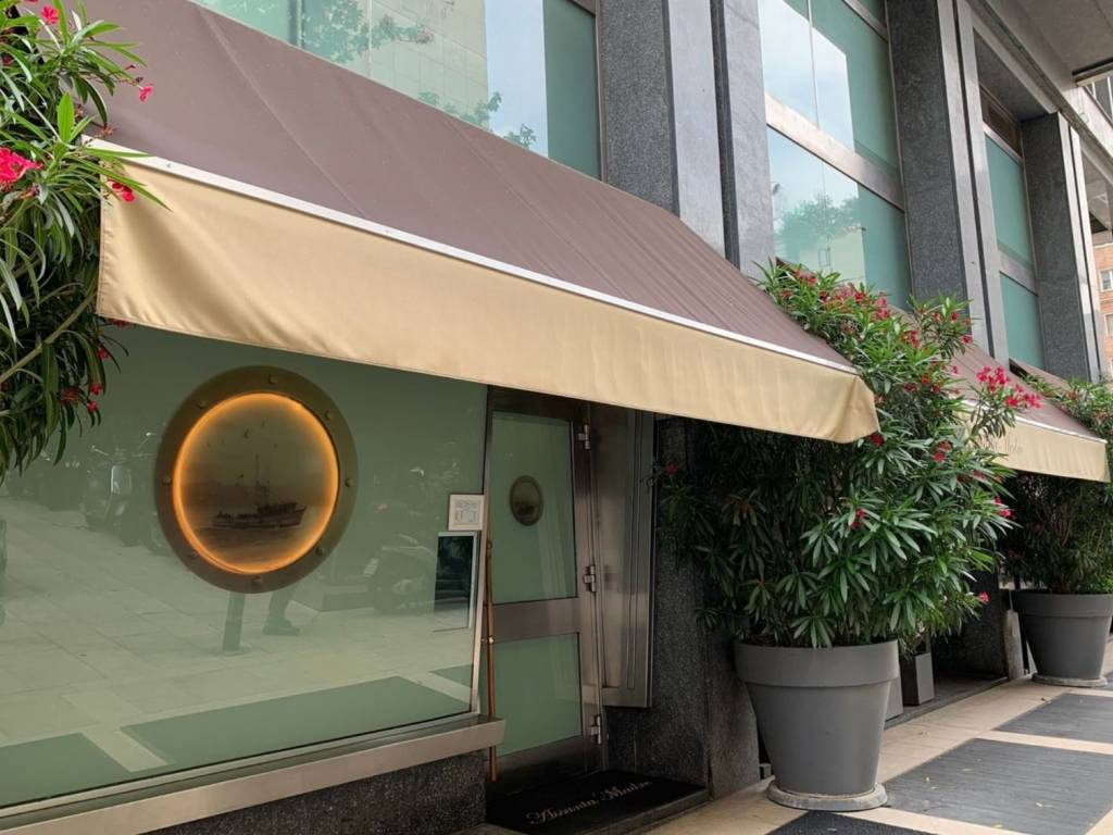 negozio in affitto a Milano in zona Centro Direzionale