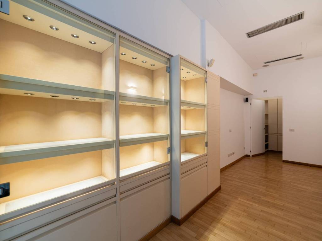 negozio in affitto a Milano in zona Brera