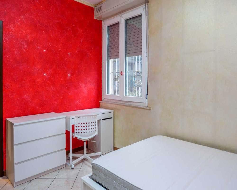 negozio in affitto a Milano in zona Morivione