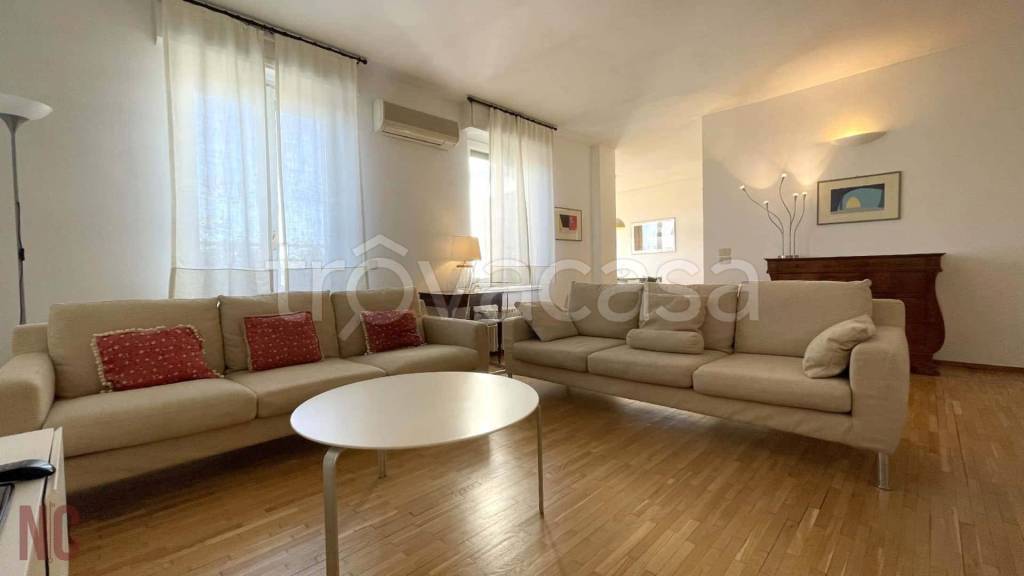 appartamento in affitto a Milano in zona Guastalla
