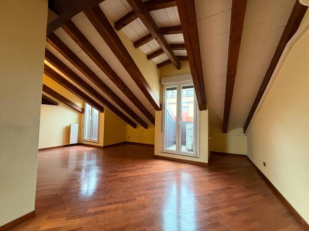 appartamento in affitto a Milano in zona Cinque Giornate