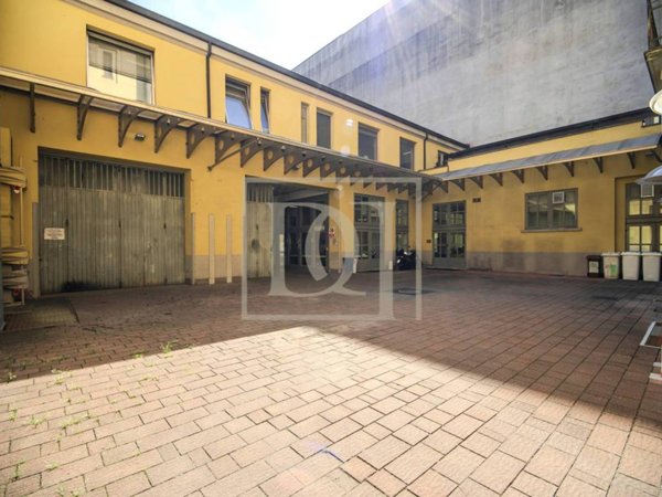 locale commerciale in affitto a Milano in zona XXII Marzo