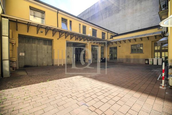 locale commerciale in affitto a Milano in zona XXII Marzo