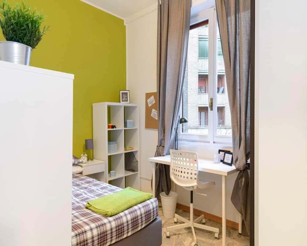 negozio in affitto a Milano in zona Lorenteggio
