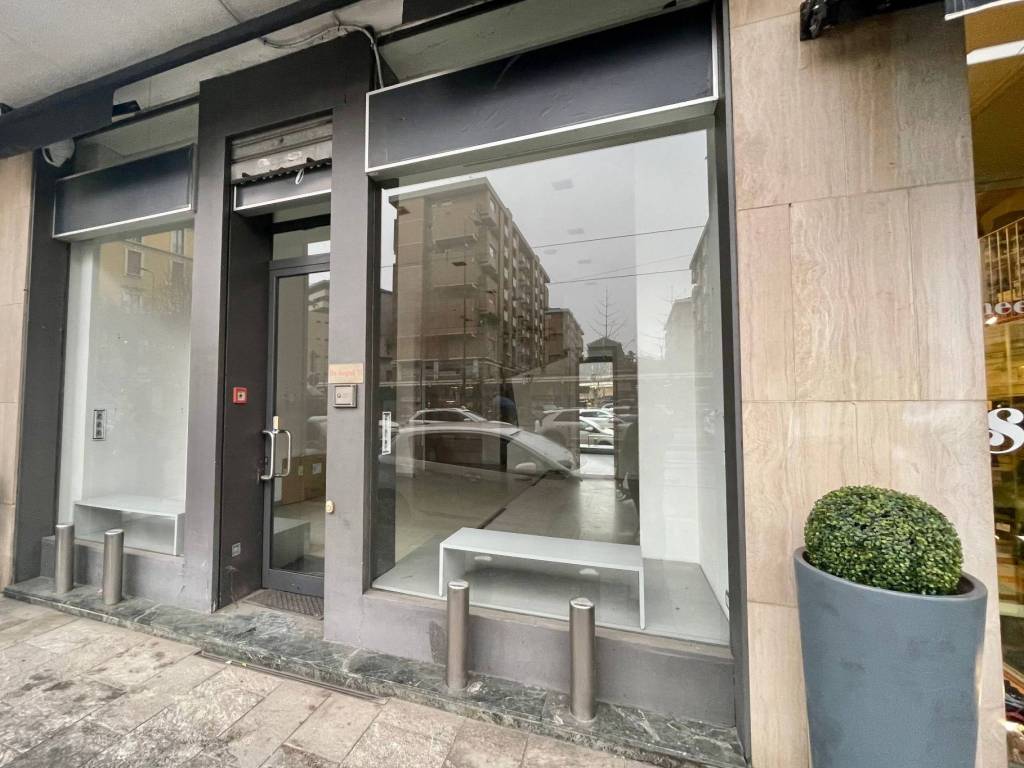 negozio in affitto a Milano in zona Il Portello