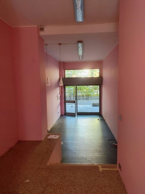 locale commerciale in affitto a Milano