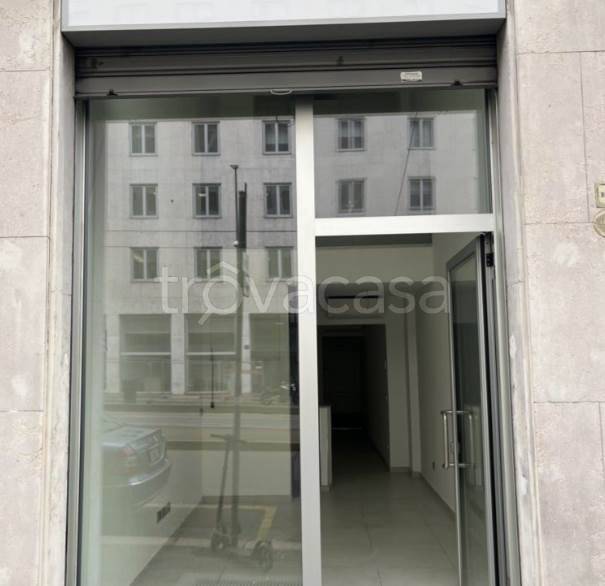negozio in affitto a Milano