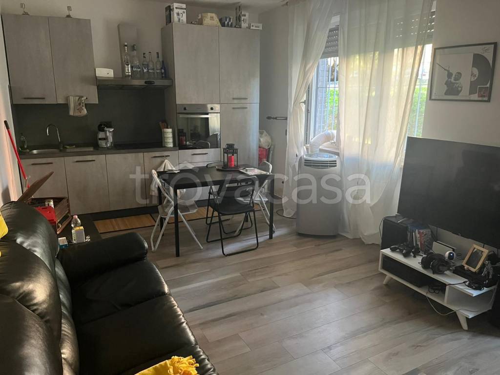 appartamento in affitto a Milano in zona Famagosta