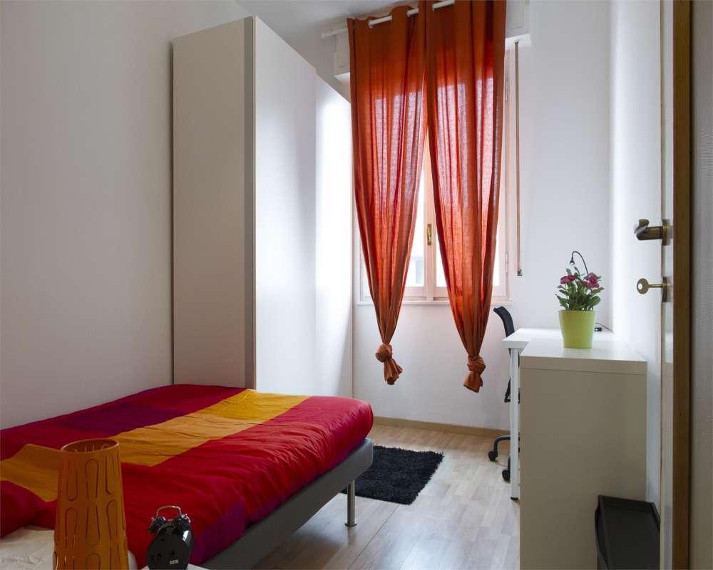 negozio in affitto a Milano in zona Lorenteggio