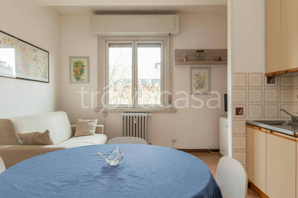 appartamento in affitto a Milano in zona Lorenteggio