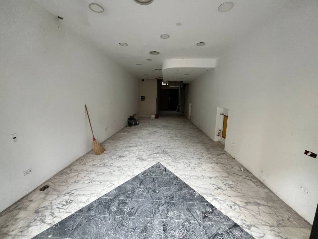 negozio in affitto a Milano