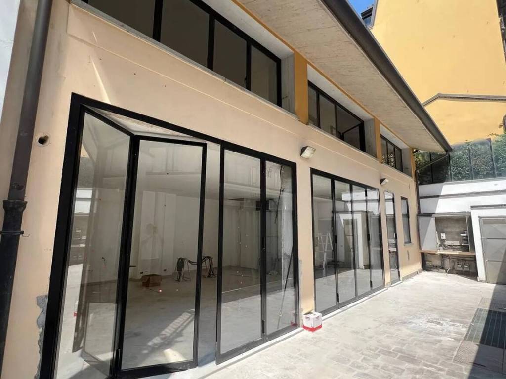 negozio in affitto a Milano in zona Isola