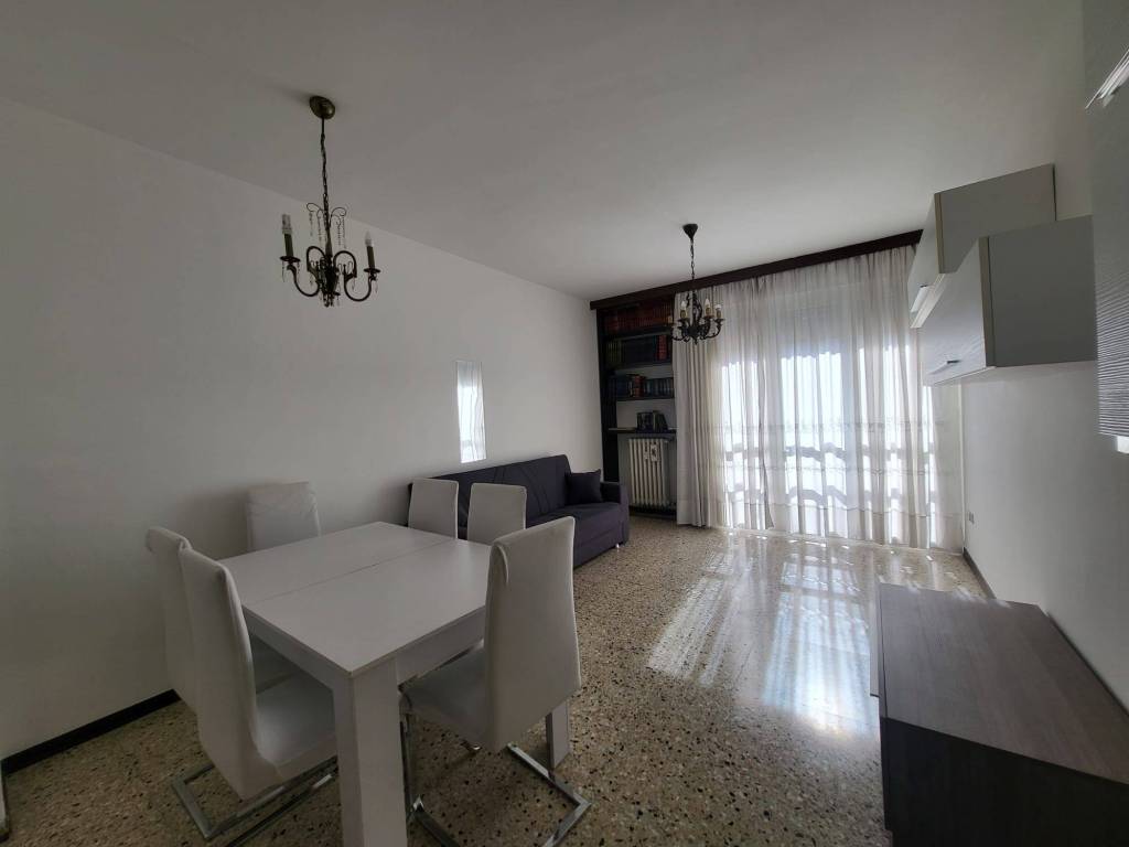 appartamento in affitto a Milano in zona Famagosta