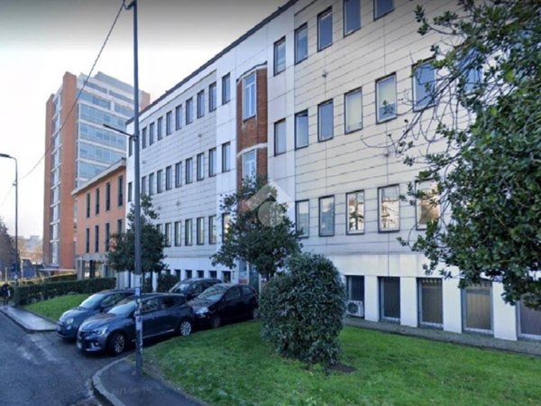 ufficio in affitto a Milano in zona Famagosta