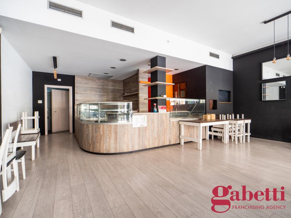 locale commerciale in affitto a Milano