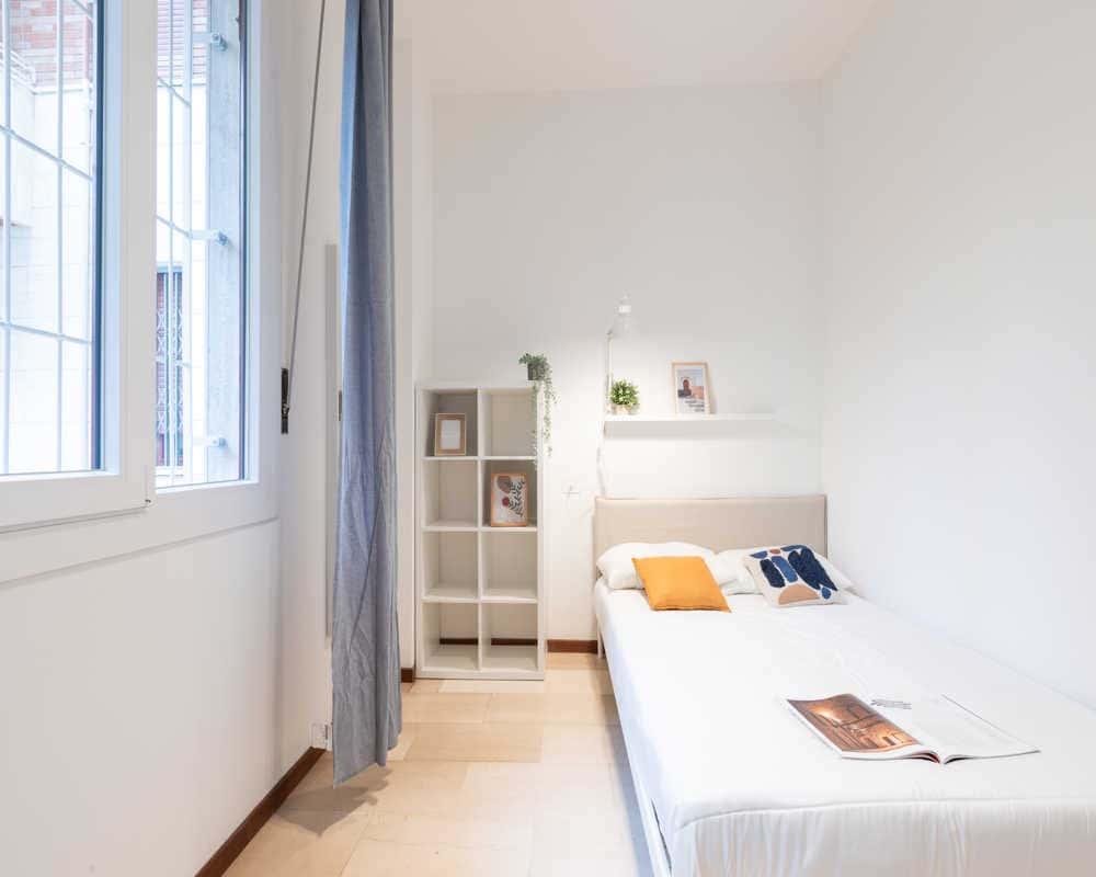 negozio in affitto a Milano in zona Lorenteggio