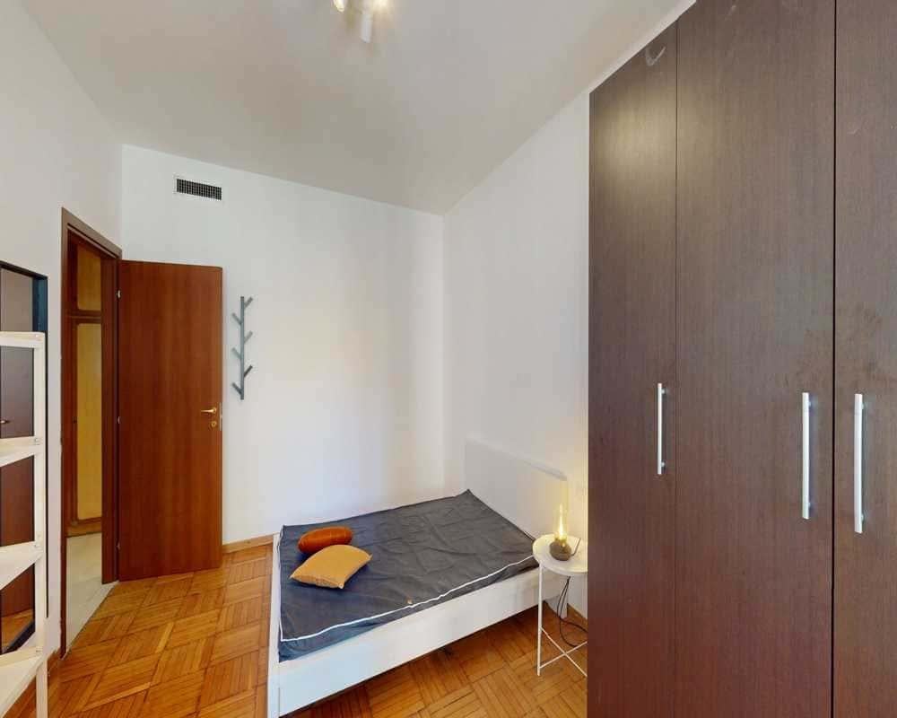 negozio in affitto a Milano in zona Cagnola