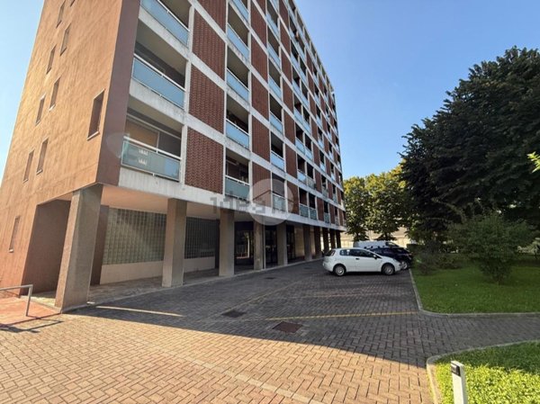 appartamento in affitto a Milano in zona Lorenteggio