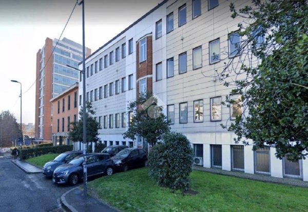 negozio in affitto a Milano in zona Famagosta