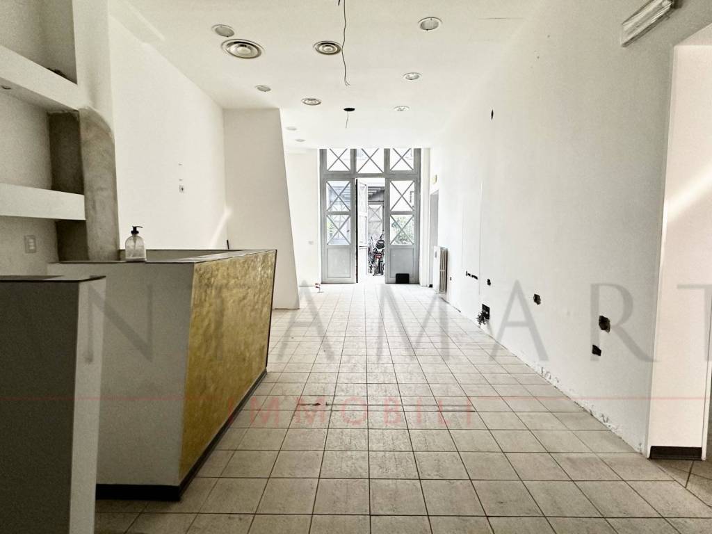 negozio in affitto a Milano in zona Sant'Ambrogio