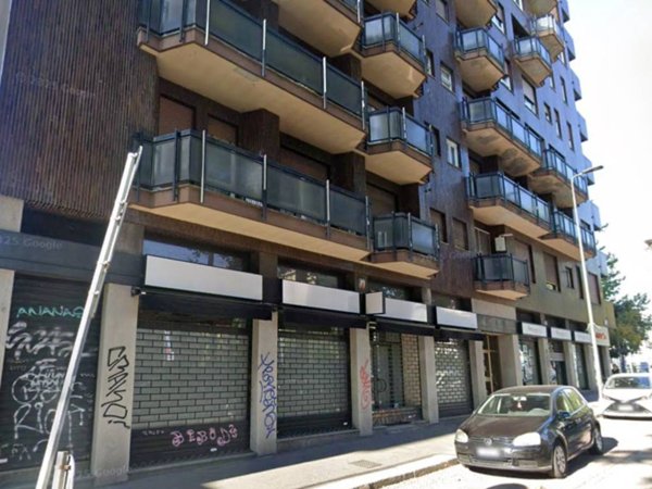 negozio in affitto a Milano